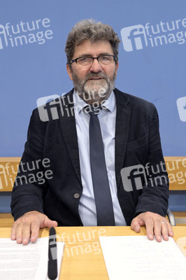 Bundespressekonferenz Das Schicksal der ehemaligen DDR-Vertragsarbeiter in Berlin