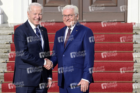 Begrüßung des amerikanischen Präsidenten Joe Biden im Schloss Bellevue in Berlin