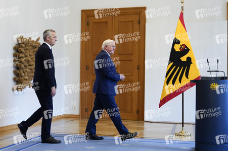 Verleihung des Verdienstordens an Jens Stoltenberg in Berlin