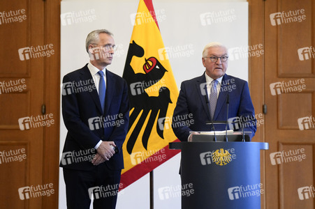 Verleihung des Verdienstordens an Jens Stoltenberg in Berlin