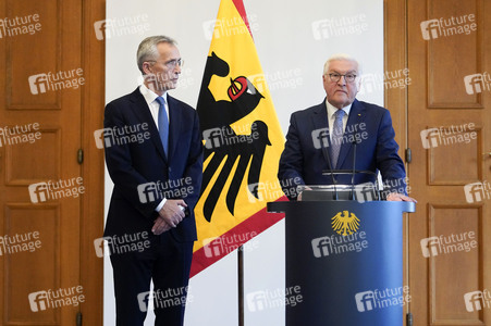 Verleihung des Verdienstordens an Jens Stoltenberg in Berlin