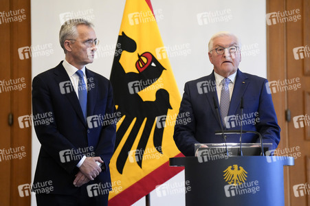 Verleihung des Verdienstordens an Jens Stoltenberg in Berlin