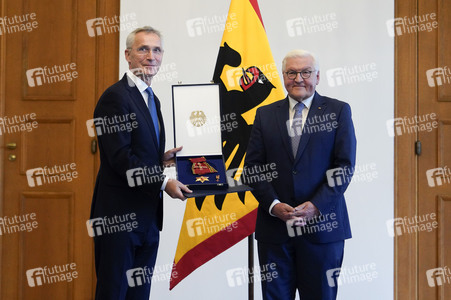 Verleihung des Verdienstordens an Jens Stoltenberg in Berlin