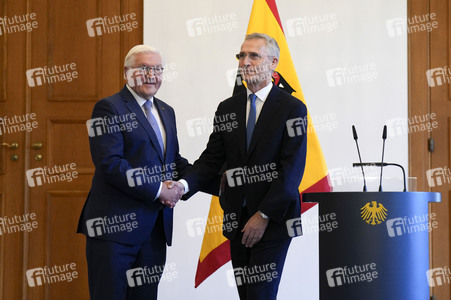 Verleihung des Verdienstordens an Jens Stoltenberg in Berlin