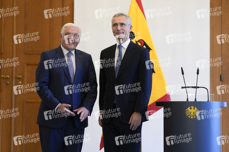 Verleihung des Verdienstordens an Jens Stoltenberg in Berlin