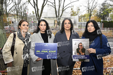 Protestaktion vor der Botschaft der Islamischen Republik Iran in Berlin