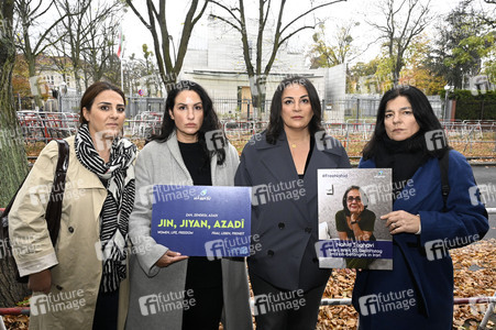 Protestaktion vor der Botschaft der Islamischen Republik Iran in Berlin