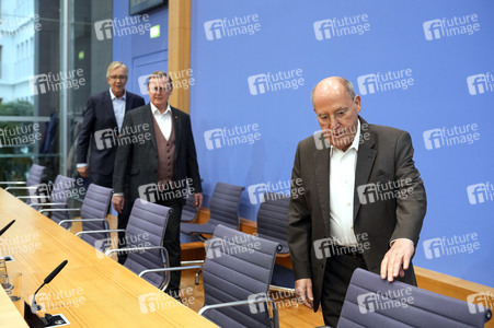 Bundespressekonferenz 'Projekt Silberlocke geht an den Start'  in Berlin