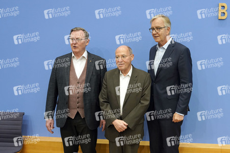 Bundespressekonferenz 'Projekt Silberlocke geht an den Start'  in Berlin