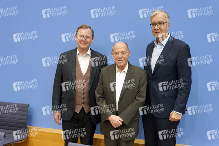 Bundespressekonferenz 'Projekt Silberlocke geht an den Start'  in Berlin