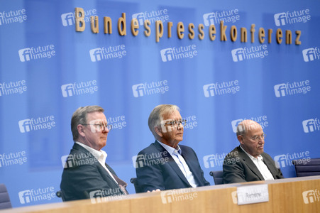 Bundespressekonferenz 'Projekt Silberlocke geht an den Start'  in Berlin