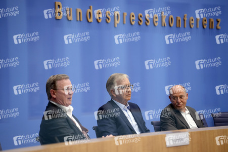 Bundespressekonferenz 'Projekt Silberlocke geht an den Start'  in Berlin