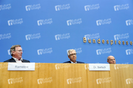 Bundespressekonferenz 'Projekt Silberlocke geht an den Start'  in Berlin