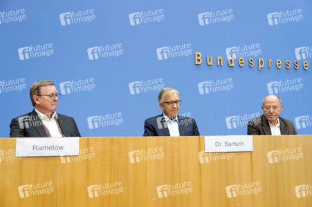 Bundespressekonferenz 'Projekt Silberlocke geht an den Start'  in Berlin