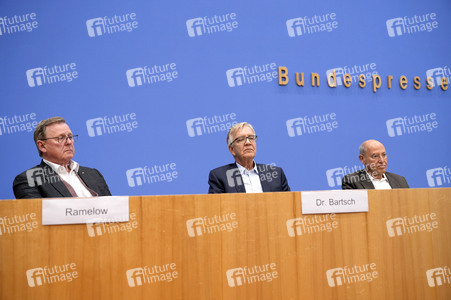 Bundespressekonferenz 'Projekt Silberlocke geht an den Start'  in Berlin