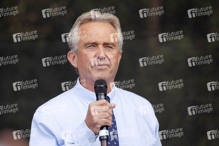 Robert F. Kennedy Jr. bei einer Corona-Demo in Berlin