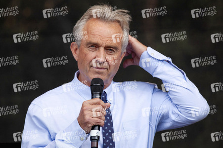 Robert F. Kennedy Jr. bei einer Corona-Demo in Berlin