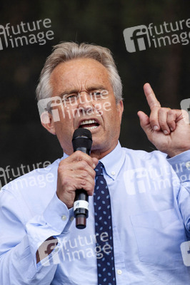 Robert F. Kennedy Jr. bei einer Corona-Demo in Berlin