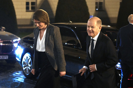 16.12.2024<br>Olaf Scholz bei der Ankunft beim Bundespräsidenten in Berlin