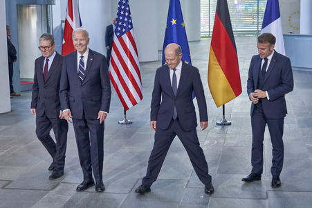 18.10.2024<br>Familienfoto vom QUAD Treffen in Berlin