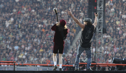 Angus Young, Brian Johnson (AC/DC)