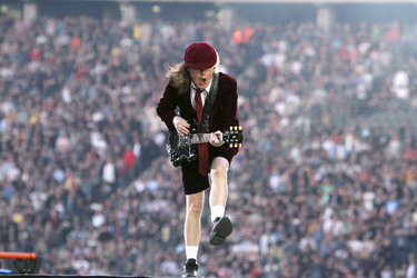 Angus Young (AC/DC)