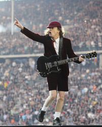 Angus Young (AC/DC)