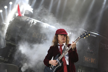 Angus Young (AC/DC)