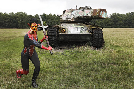 GEEK ART: Tank-Devil Bodypainting