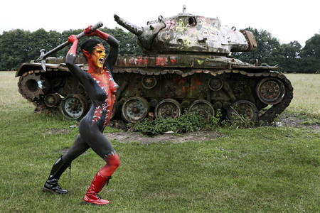 GEEK ART: Tank-Devil Bodypainting