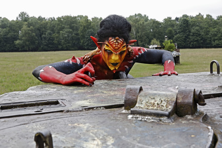 GEEK ART: Tank-Devil Bodypainting