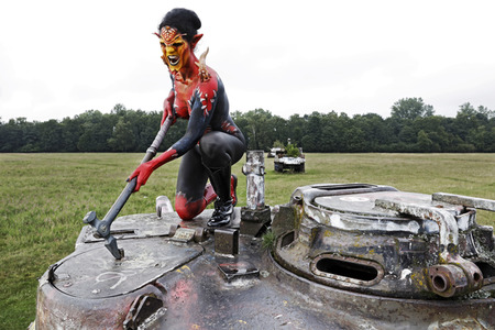 GEEK ART: Tank-Devil Bodypainting