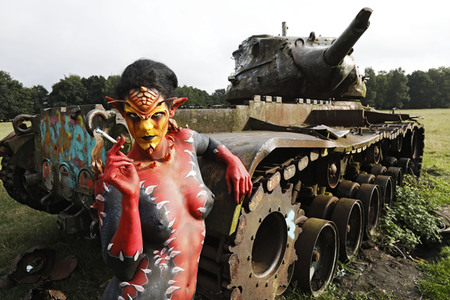 GEEK ART: Tank-Devil Bodypainting