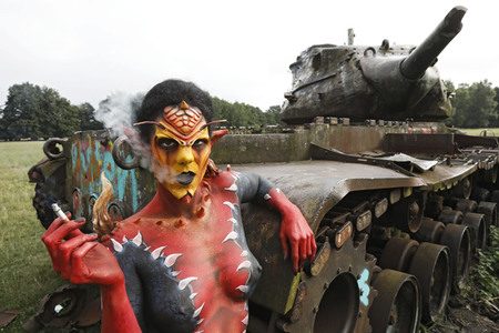 GEEK ART: Tank-Devil Bodypainting