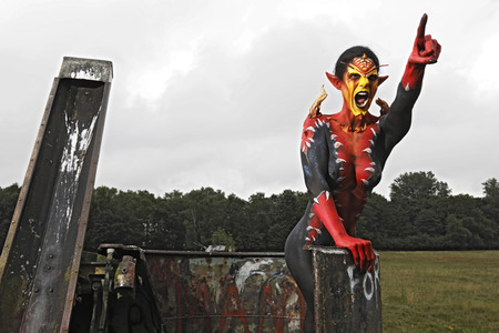 GEEK ART: Tank-Devil Bodypainting