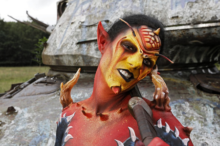 GEEK ART: Tank-Devil Bodypainting