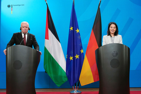 Pressekonferenz von Riyad al-Maliki und Annalena Baerbock in Berlin