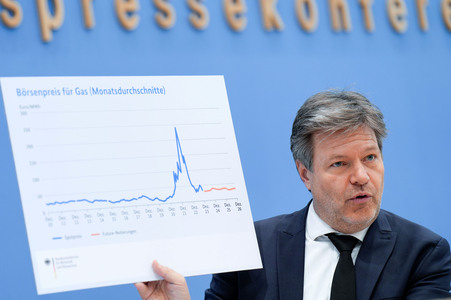 Bundespressekonferenz zur Vorstellung des Jahreswirtschaftsberichts 2024 in Berlin