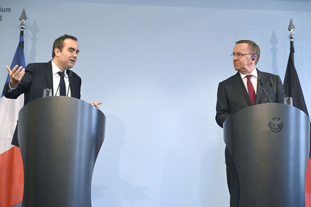 Pressekonferenz mit Sebastien Lecornu und Boris Pistorius in Berlin