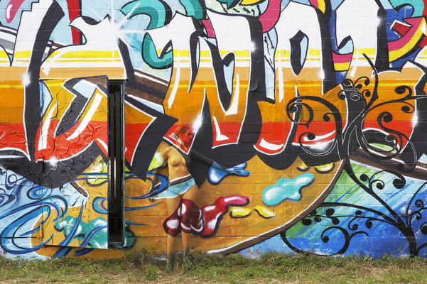 DOOR ART: Graffitiwand-Tür / Graffiti Wall Door Bodypainting